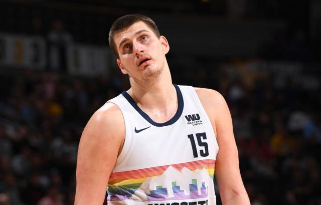 但后防线的 但后防线的