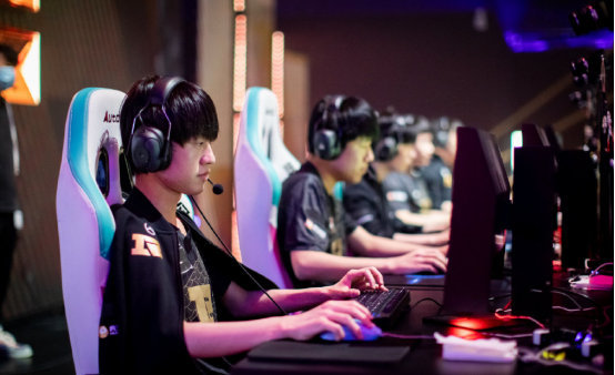 冠当晚自发 冠当晚自发